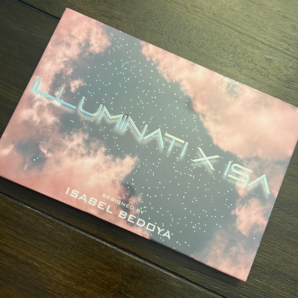 ILLUMINATI COSMETICS X ISA Palette